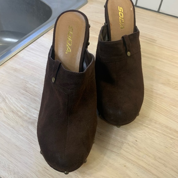 Women’s Soda brand clogs. Size 8.5 - Picture 2 of 2